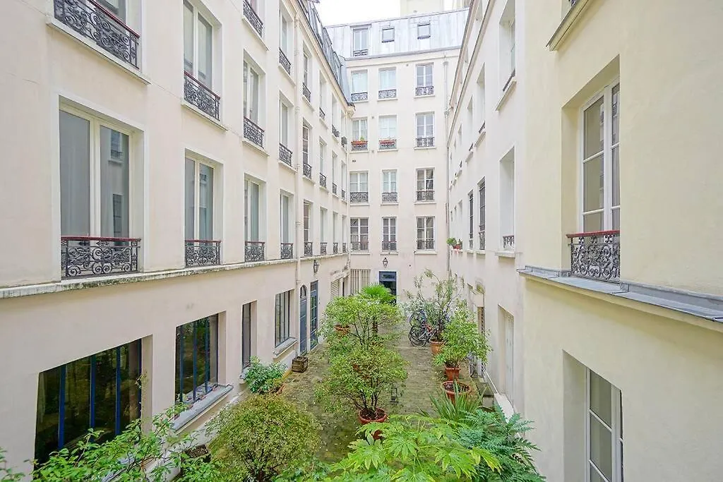 Grand Studio 2 Pers Republique Bastille Paris 3 Fransa