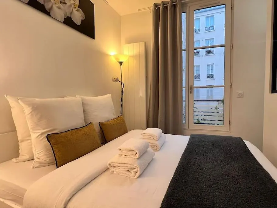Grand Studio 2 Pers Republique Bastille Paris 3